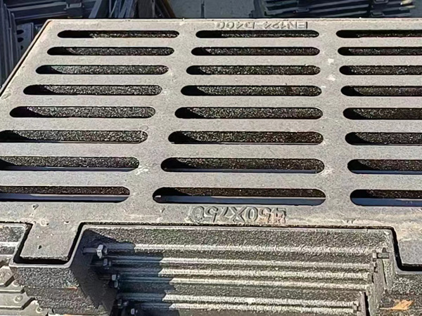 What does the advantage of cast-iron fine-toothed comb have What does the advantage of cast-iron fine-toothed comb have